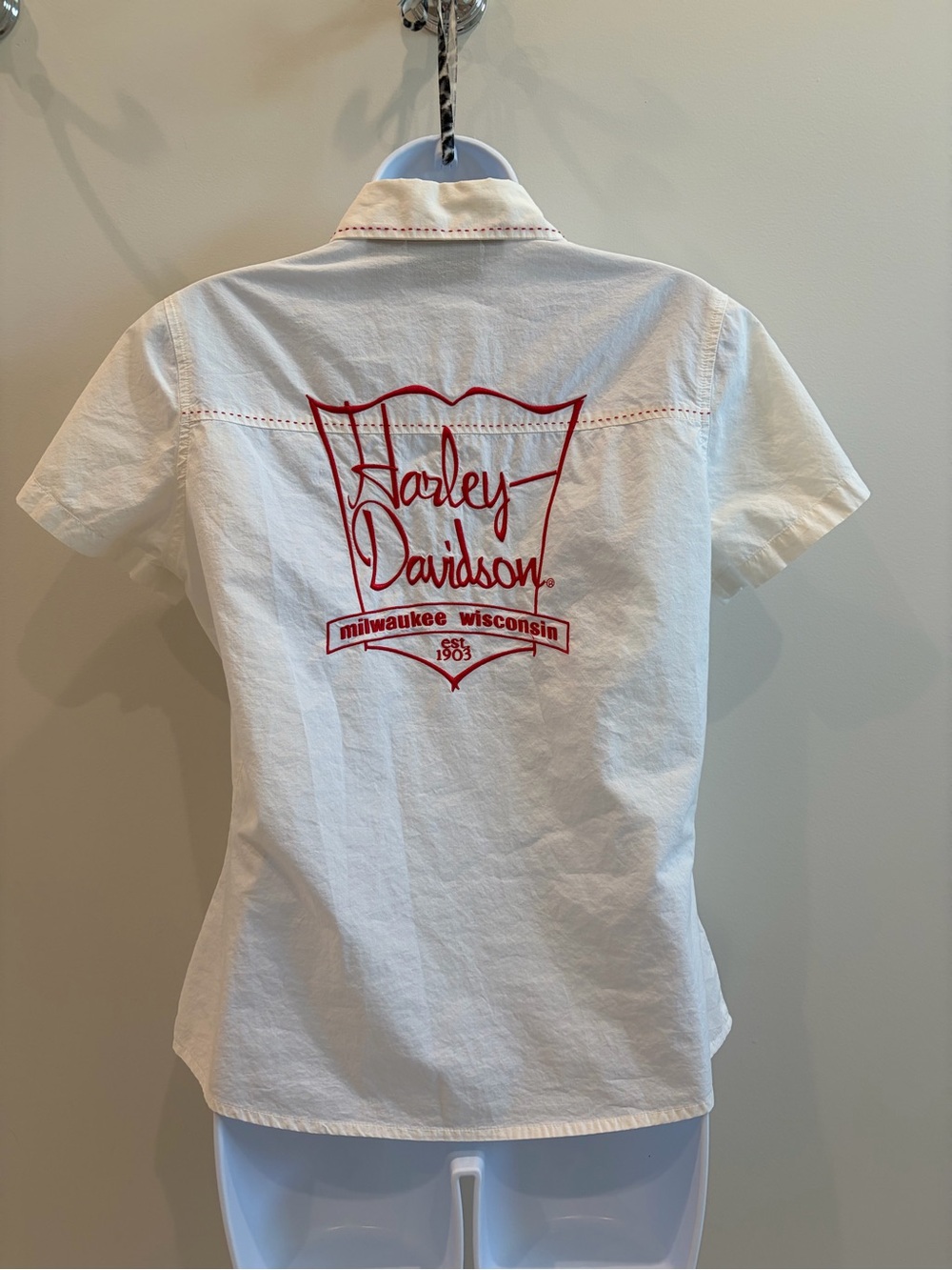 Harley-Davidson White Short Sleeve Shirt with Red Logo Back Graphic Size Medium